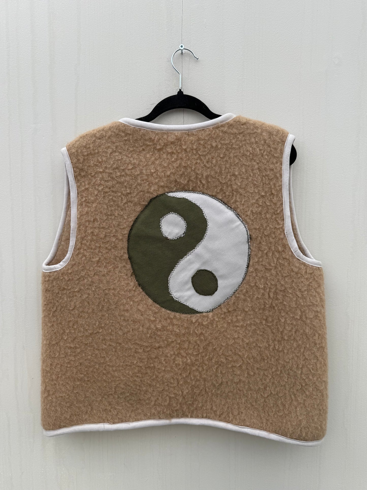 Handgemaakte waistcoat gilet vintage wollen deken sustainable one size ying yang